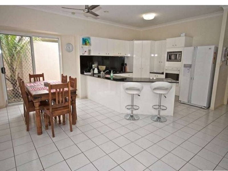 50 Fitzalan Circuit, Arundel QLD 4214