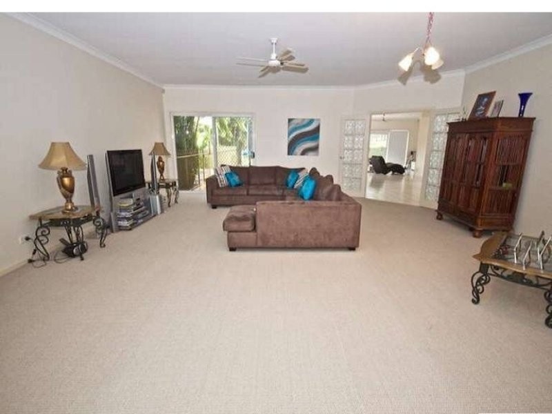 50 Fitzalan Circuit, Arundel QLD 4214