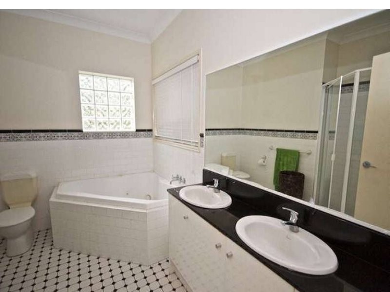 50 Fitzalan Circuit, Arundel QLD 4214