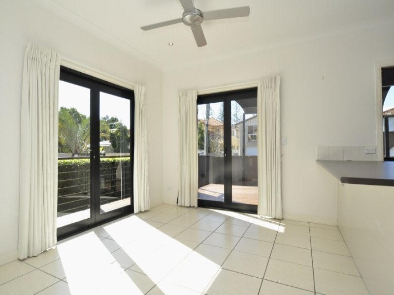 2/2 Tecona Avenue, Hollywell QLD 4216