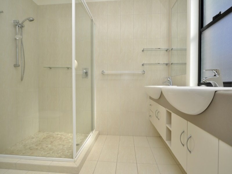 2/2 Tecona Avenue, Hollywell QLD 4216