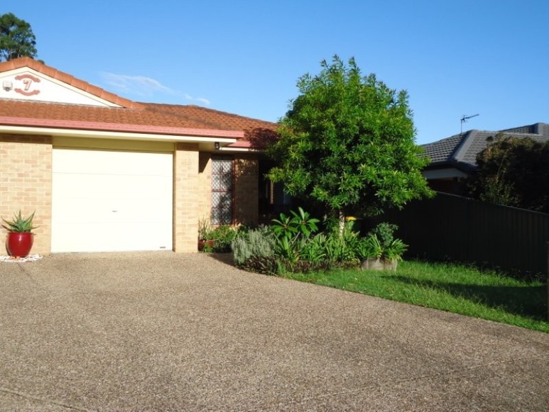 2/7 Lucas Place, Labrador QLD 4215