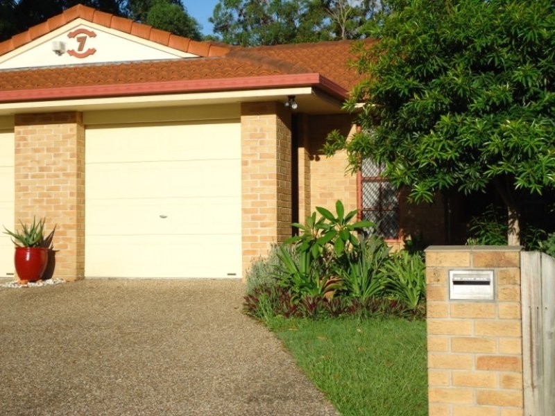 2/7 Lucas Place, Labrador QLD 4215