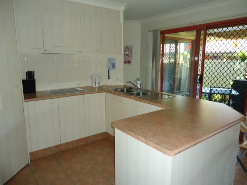 2/7 Lucas Place, Labrador QLD 4215