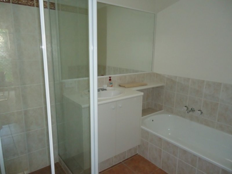 2/7 Lucas Place, Labrador QLD 4215