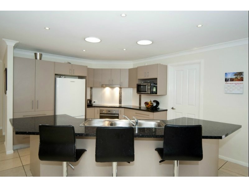 2 Putter Place, Arundel QLD 4214