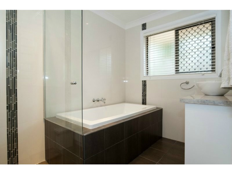 2 Putter Place, Arundel QLD 4214