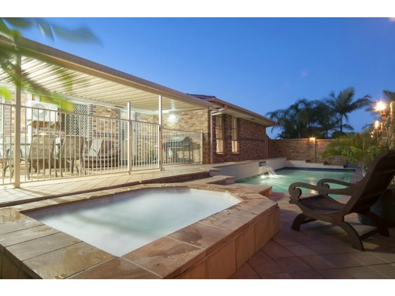 2 Putter Place, Arundel QLD 4214