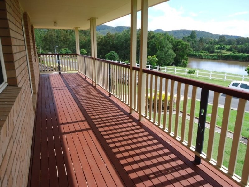 16 Brittany Drive, Oxenford QLD 4210