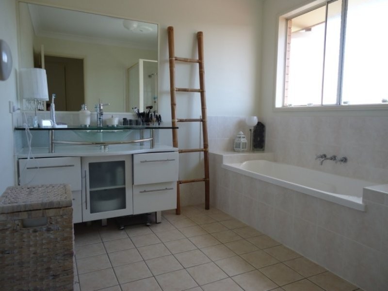 16 Brittany Drive, Oxenford QLD 4210