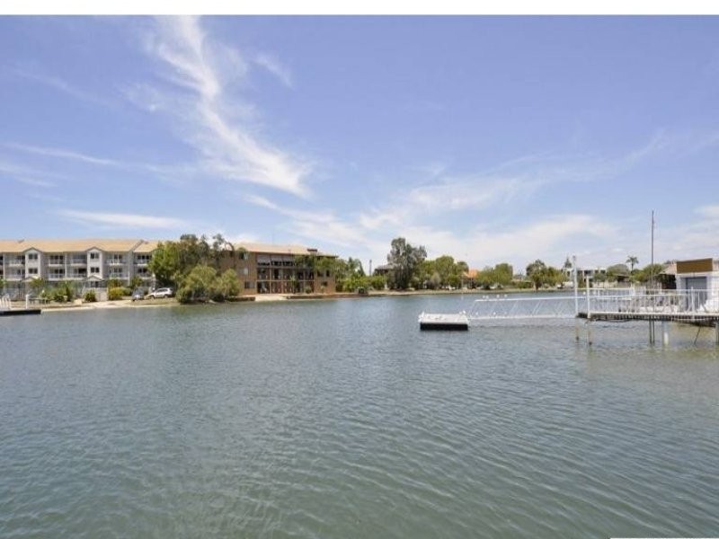 2/48 Vaggelas Crescent, Biggera Waters QLD 4216