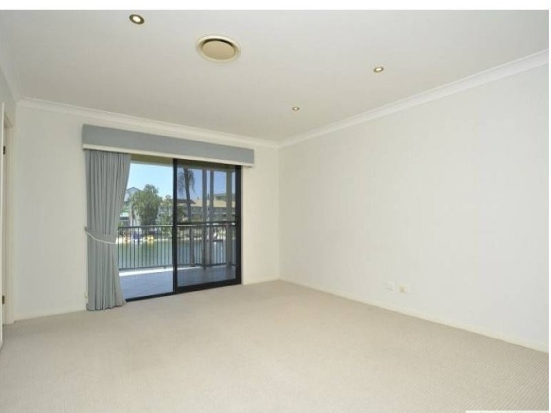 2/48 Vaggelas Crescent, Biggera Waters QLD 4216