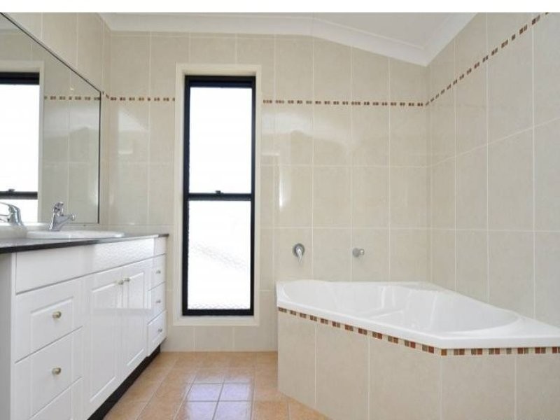 2/48 Vaggelas Crescent, Biggera Waters QLD 4216