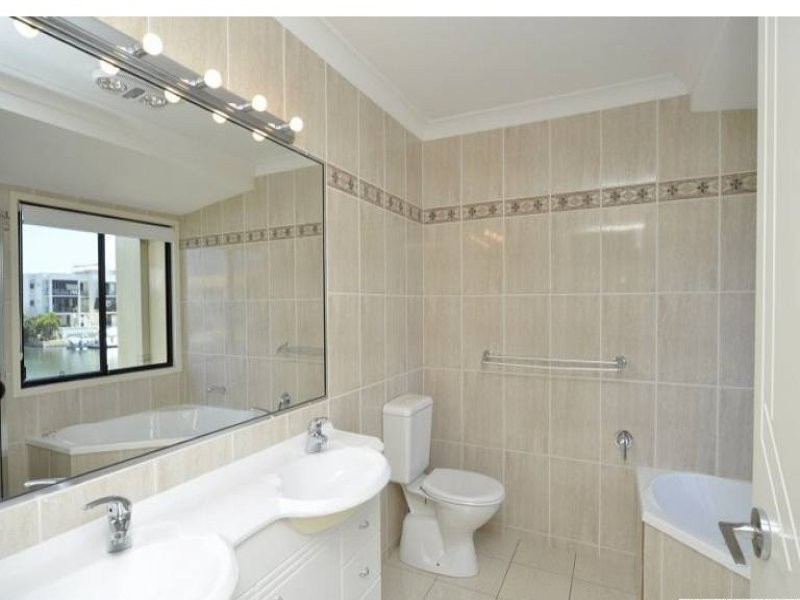 2/48 Vaggelas Crescent, Biggera Waters QLD 4216