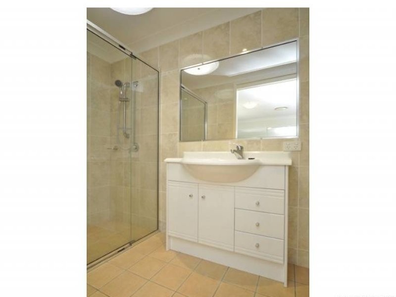 2/48 Vaggelas Crescent, Biggera Waters QLD 4216