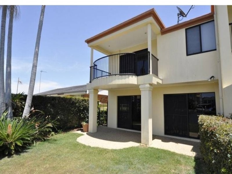 2/48 Vaggelas Crescent, Biggera Waters QLD 4216