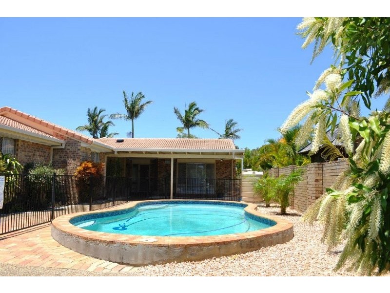 8 Clipper Court, Biggera Waters QLD 4216