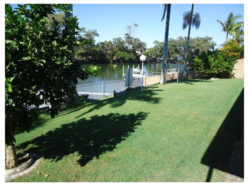 8 Clipper Court, Biggera Waters QLD 4216