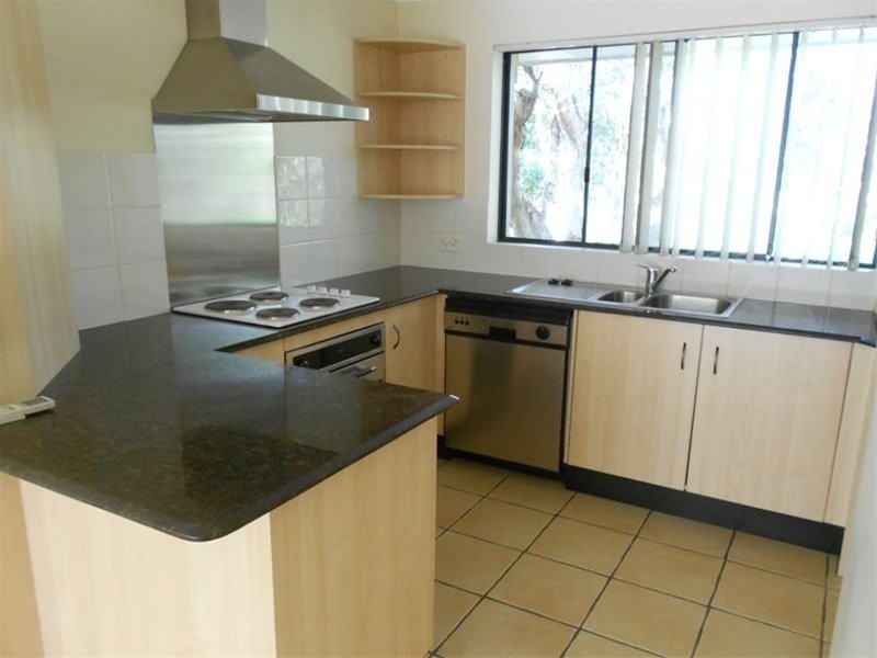 6/129 Muir Street, Labrador QLD 4215