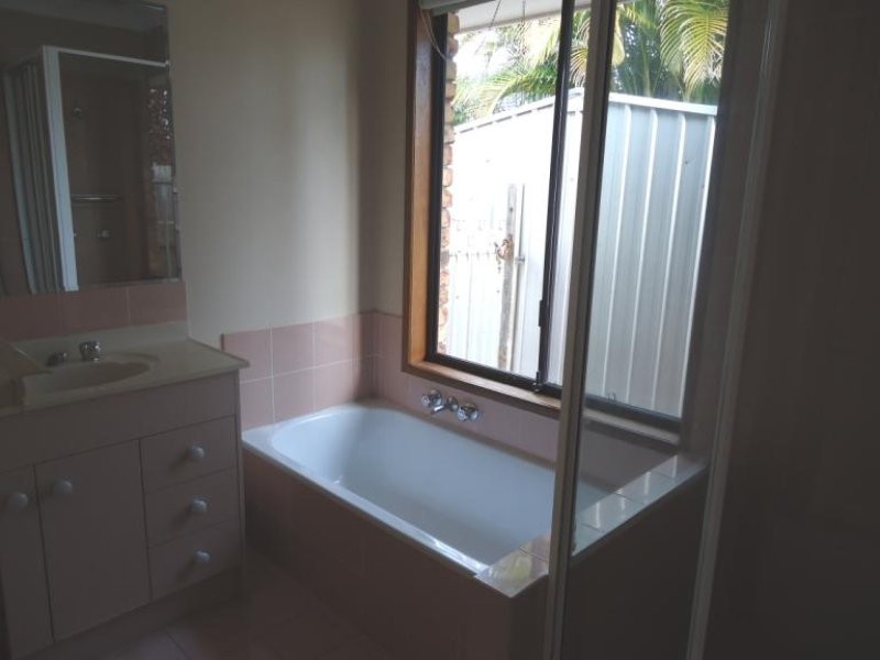 26 Tradewinds Avenue, Paradise Point QLD 4216