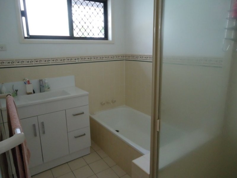 70 Columbus Drive, Hollywell QLD 4216