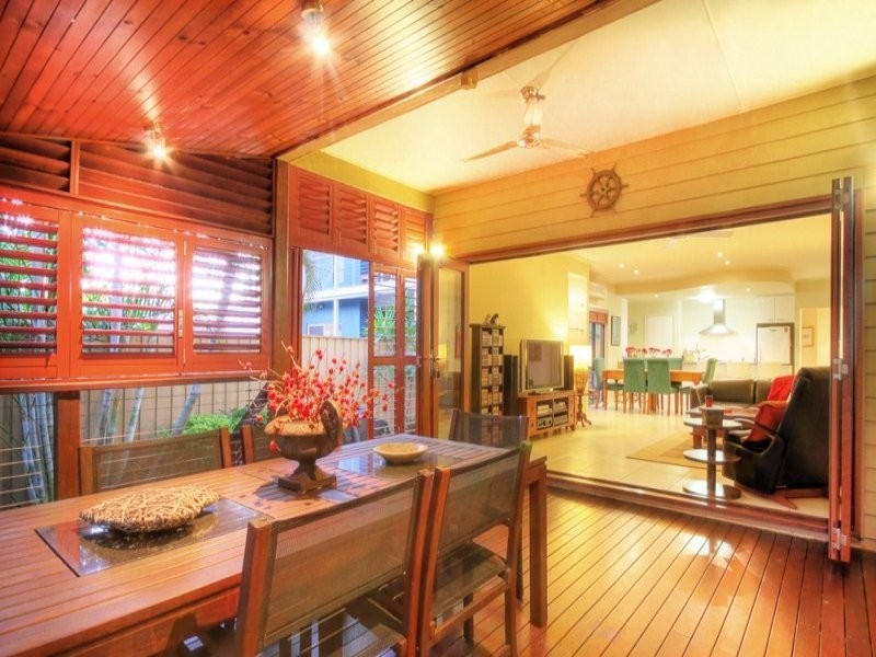 2/20 Rouen Avenue, Paradise Point QLD 4216