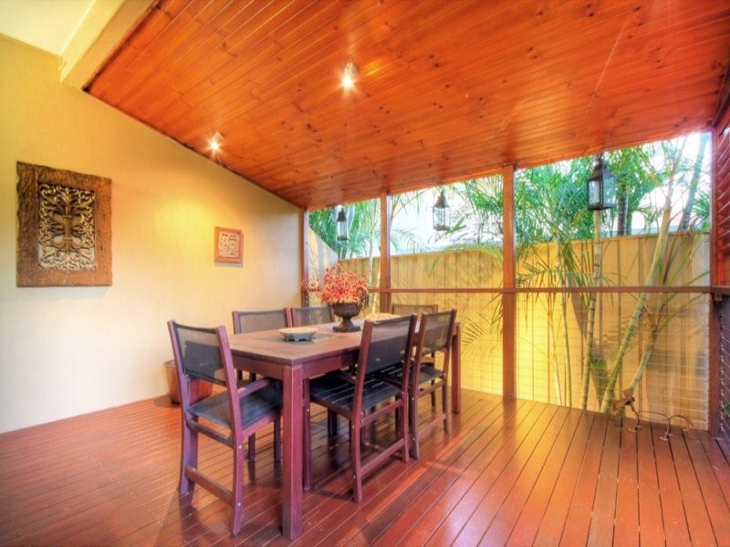 2/20 Rouen Avenue, Paradise Point QLD 4216