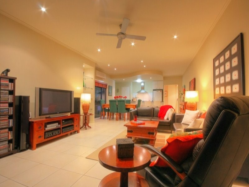 2/20 Rouen Avenue, Paradise Point QLD 4216