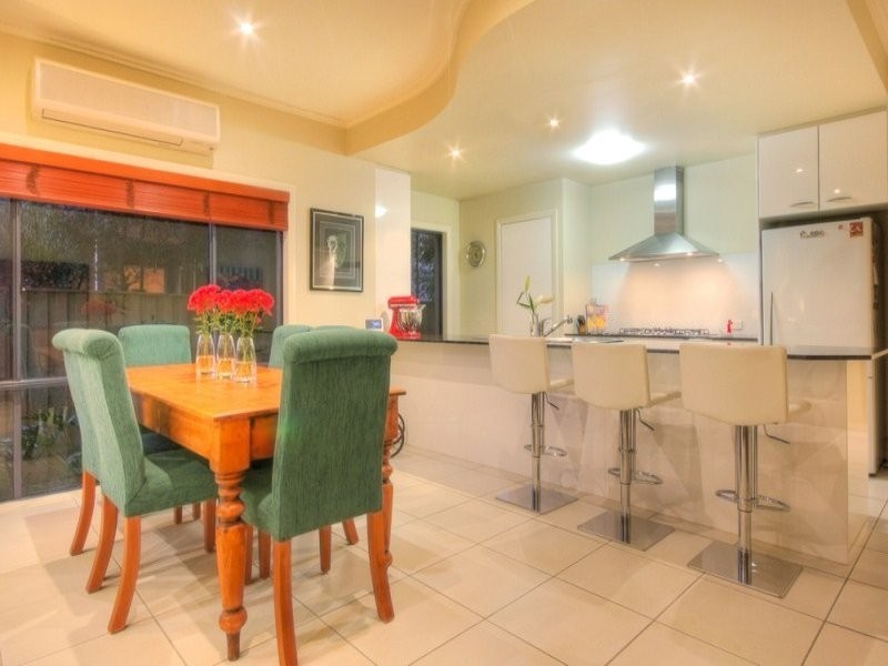 2/20 Rouen Avenue, Paradise Point QLD 4216