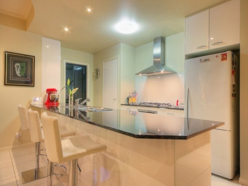 2/20 Rouen Avenue, Paradise Point QLD 4216