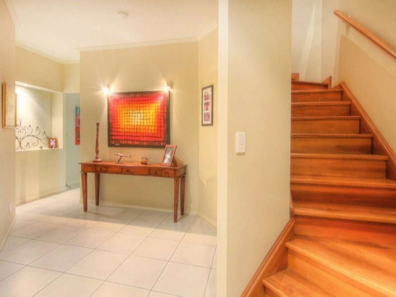 2/20 Rouen Avenue, Paradise Point QLD 4216