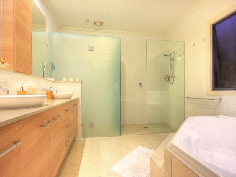 2/20 Rouen Avenue, Paradise Point QLD 4216