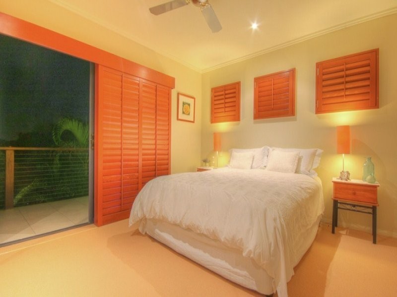 2/20 Rouen Avenue, Paradise Point QLD 4216