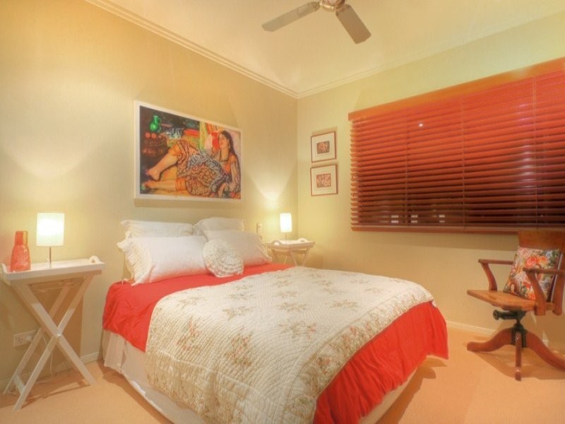 2/20 Rouen Avenue, Paradise Point QLD 4216