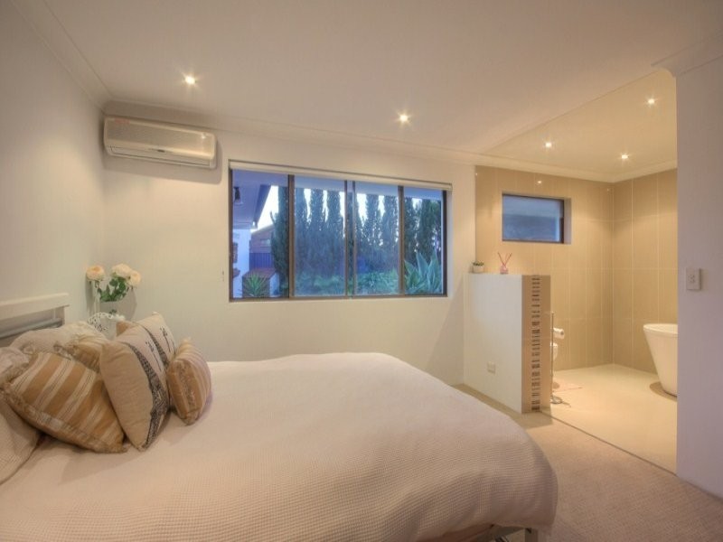 5 Torio Place, Runaway Bay QLD 4216