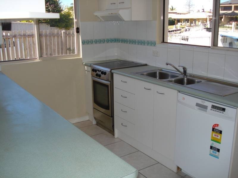 8 Annoula Avenue, Biggera Waters QLD 4216