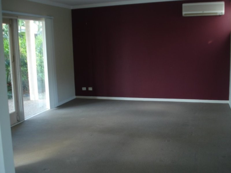 8 Annoula Avenue, Biggera Waters QLD 4216