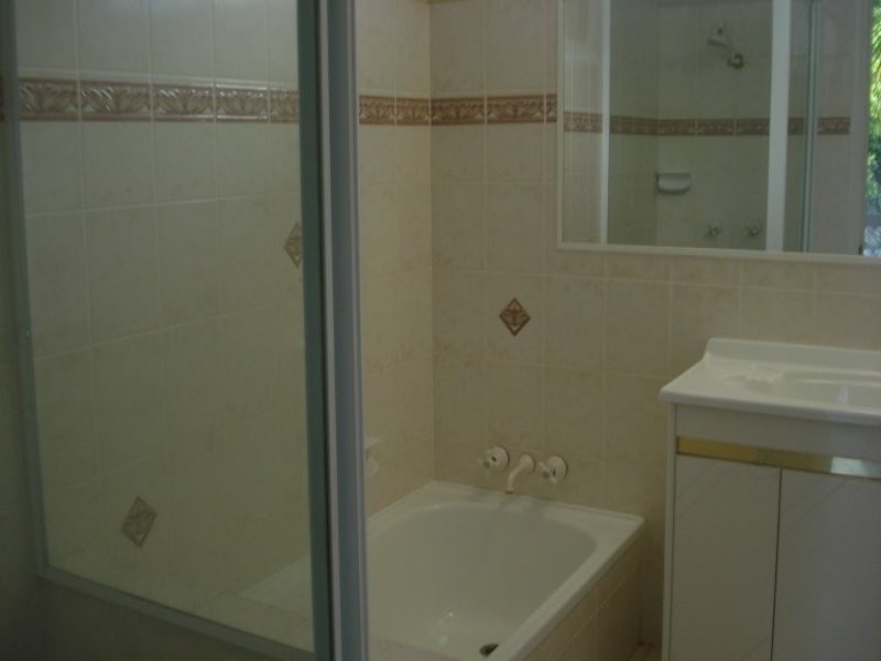 8 Annoula Avenue, Biggera Waters QLD 4216