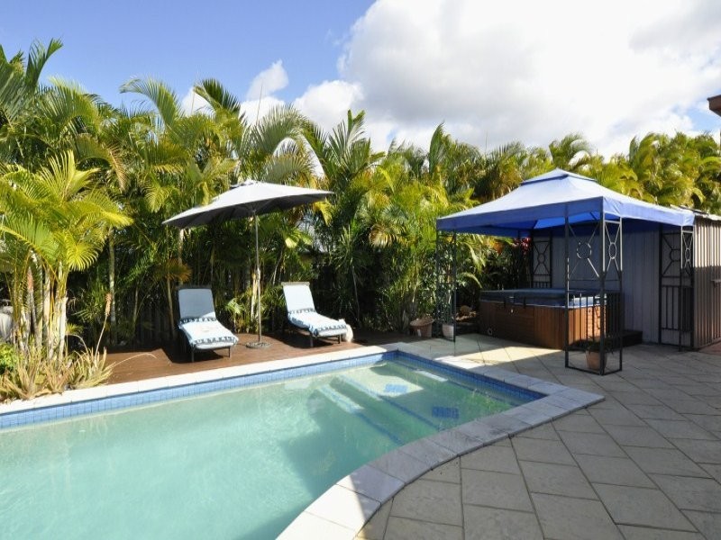 41 Howland Circuit, Pacific Pines QLD 4211