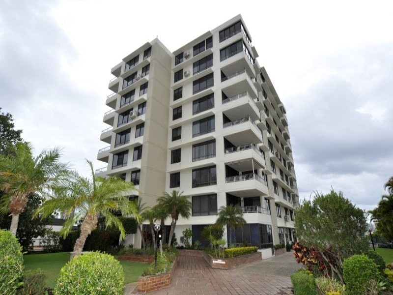 2/77 Brighton Parade, Southport QLD 4215
