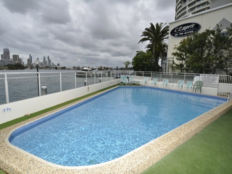 2/77 Brighton Parade, Southport QLD 4215