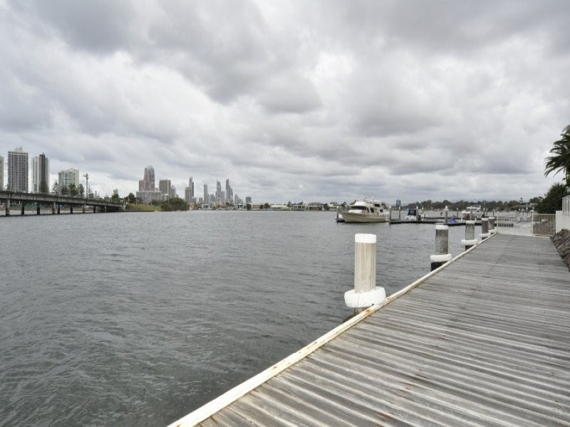 2/77 Brighton Parade, Southport QLD 4215