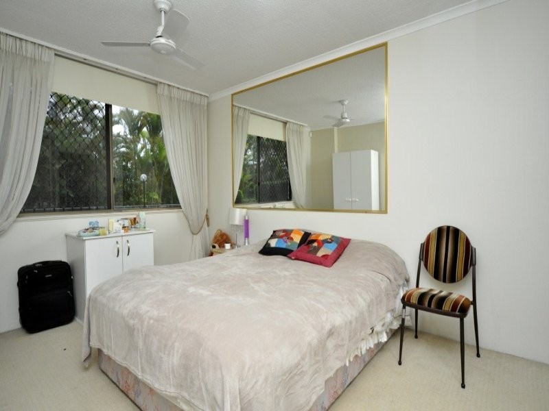 2/77 Brighton Parade, Southport QLD 4215