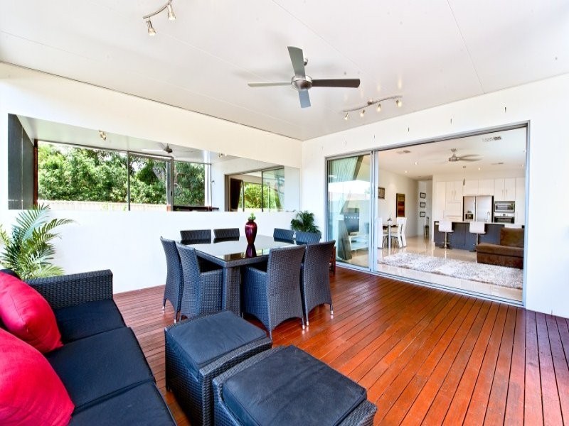2/15 Teal Avenue, Paradise Point QLD 4216