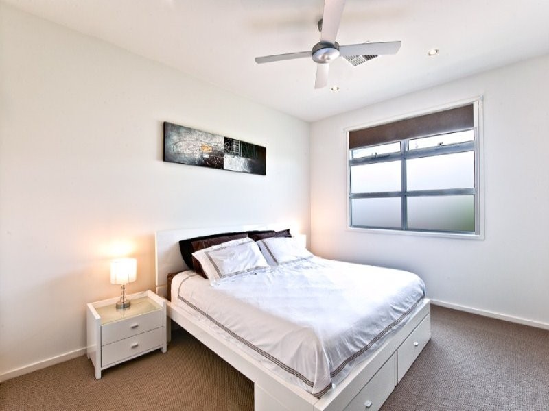 2/15 Teal Avenue, Paradise Point QLD 4216