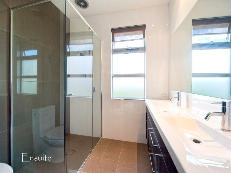2/15 Teal Avenue, Paradise Point QLD 4216