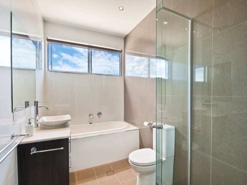 2/15 Teal Avenue, Paradise Point QLD 4216