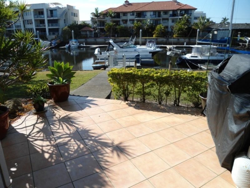 2/73 Bayview Street, Runaway Bay QLD 4216