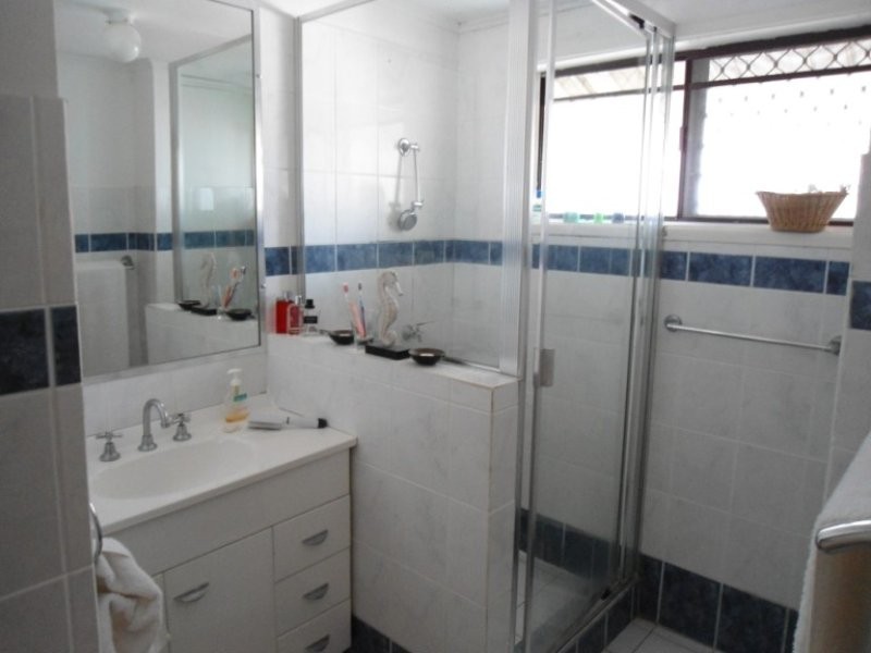 2/73 Bayview Street, Runaway Bay QLD 4216