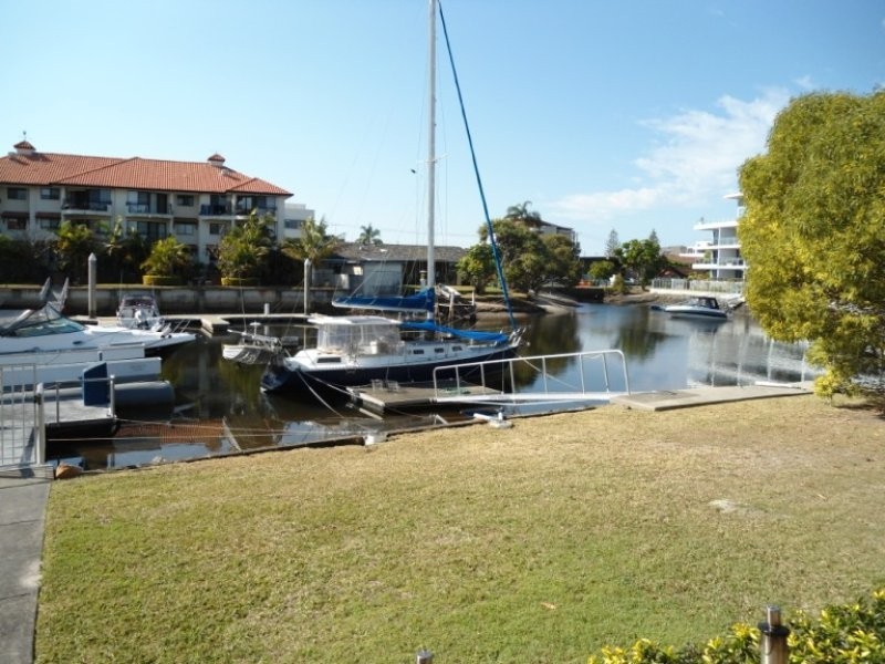 2/73 Bayview Street, Runaway Bay QLD 4216